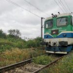 Spargerea trenurilor: Hoții au demontat instalațiile electrice și s-au conectat ilegal la utilitățile CFR! 3 au furat instalatia electrica din mai multe locomotive garate in depoul palas dar s au si racordat ilegal la retelele de apa si curent ale cfr 688964ef5754d