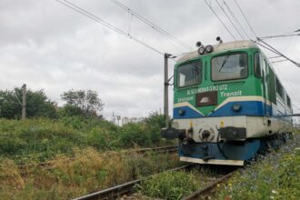 au furat instalatia electrica din mai multe locomotive garate in depoul palas dar s au si racordat ilegal la retelele de apa si curent ale cfr 688964ef5754d