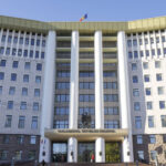 AUR își aduce aportul în alegerile din Republica Moldova. Simion transmite un mesaj captivant la conferința „Fă Europa Mare din Nou”, desfășurată la Chișinău. 3 aur se implica in alegerile din republica moldova simion cu mesaj video la conferinta make europe great again de la chisinau 68889d24c4fd7