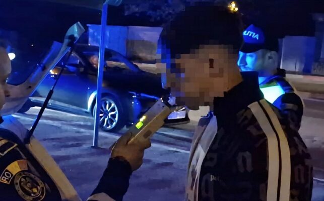 Șofer surprins în Constanța cu o alcoolemie de 1,20 mg/l în aerul expirat, la volanul unui vehicul de mari dimensiuni 1 barbat cu 120 mg l alcool pur in aerul expirat depistat la volanul unui ansamblu auto in constanta 68821862cbe05