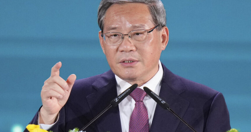 Beijingul lansează o inițiativă internațională pentru colaborare în sfera inteligenței artificiale, avertizând asupra riscului de a transforma AI într-un „privilegiu restrâns” 1 beijingul propune o organizatie globala pentru cooperare in domeniul inteligentei artificiale ai risca sa devina un joc exclusiv 688628b2df28e