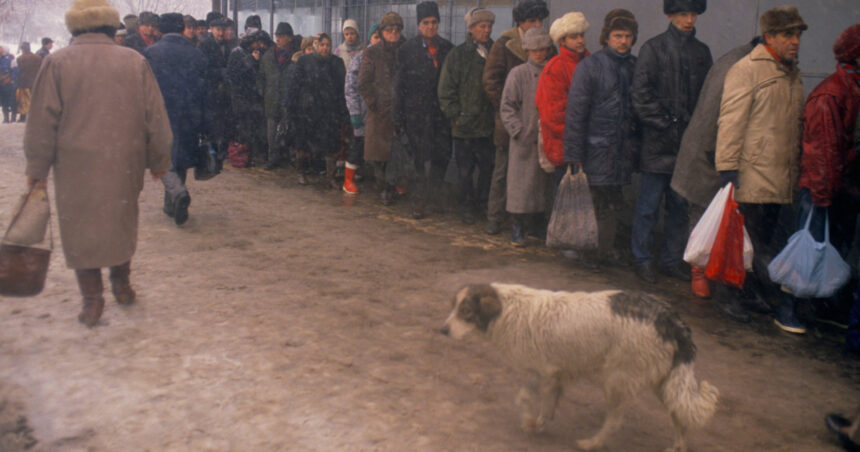Bucureștiul din 1989 surprins în secret: imagini nepublicate anterior în România 1 bucurestiul anului 1989 filmat cu camera ascunsa filmari inedite care nu au mai fost prezentate pana acum in tara 6888a54509998
