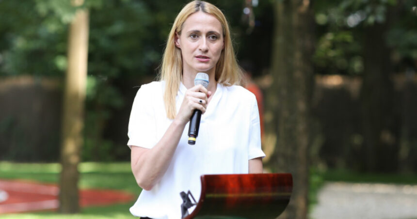 Camelia Potec, după ce Popovici a ajuns în finala Campionatului Mondial: Ambiția lui este să obțină un loc fruntaș, poate chiar să-și depășească propriul record. 1 camelia potec dupa calificarea lui popovici in finala cm va incerca sa se claseze cat mai sus poate chiar si cu un record personal 6888ad718ebd2