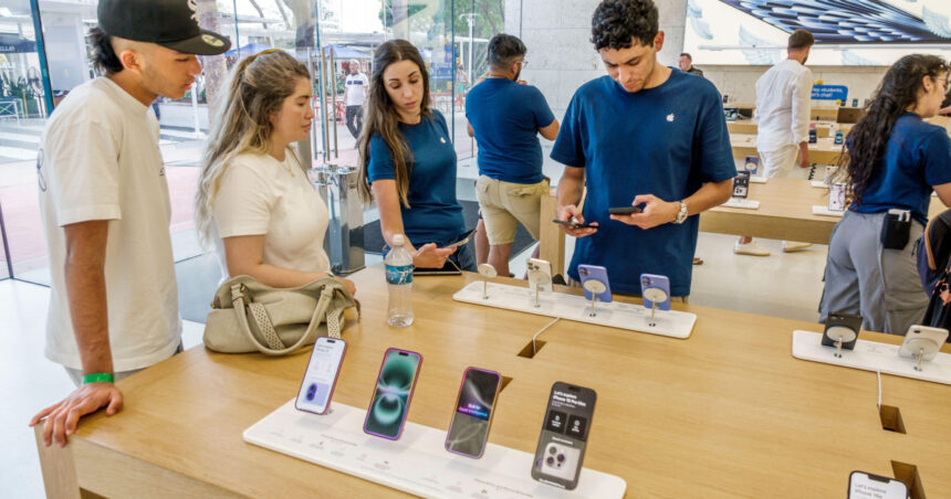 China cedează supremația în exportul de smartphone-uri către SUA. Care țară a preluat conducerea? „Ascensiunea este impresionantă” 1 china nu mai este principalul exportator de smartphone uri catre sua ce tara ocupa acum locul 1 cresterea este spectaculoasa 6889c8df1395b