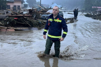 cj neamt aloca un fond de rezerva de 300 000 lei si renunta la spectacole si festivaluri ca sa ajute victimele inundatiilor 688907821f5f9