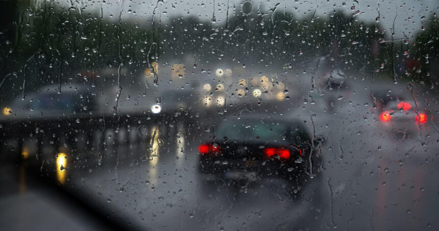 Alerte de vreme severă în Bistrița-Năsăud: ploi torențiale și trafic paralizat pe DN 17C din cauza unei viituri! 1 cod rosu de ploi torentiale emis pentru judetul bistrita nasaud traficul rutier este blocat pe dn 17c in urma unei viituri 6888ba92b9e2c