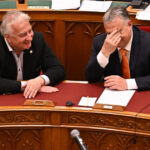 Vicepremierul Ungariei dezvăluie cum a interpretat mesajul favorabil lui George Simion transmis de Viktor Orban: O clarificare rapidă a temei în discuție. 3 cum explica vicepremierul ungariei mesajul pro george simion al lui viktor orban in cateva secunde a existat o asezare a subiectului 68828c3121046