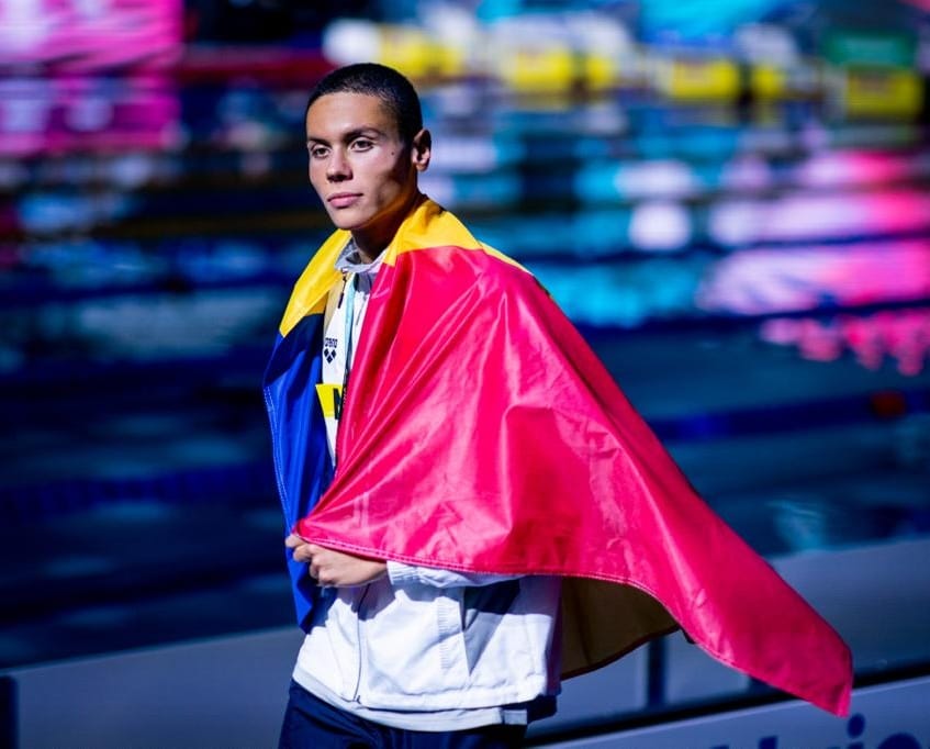 David Popovici strălucește cu aurul la 200 de metri liber în cadrul Campionatelor Mondiale de înot din Singapore! 1 david popovici medalie de aur la 200 metri liber la campionatele mondiale de natatie din singapore 6888aead9cc9b