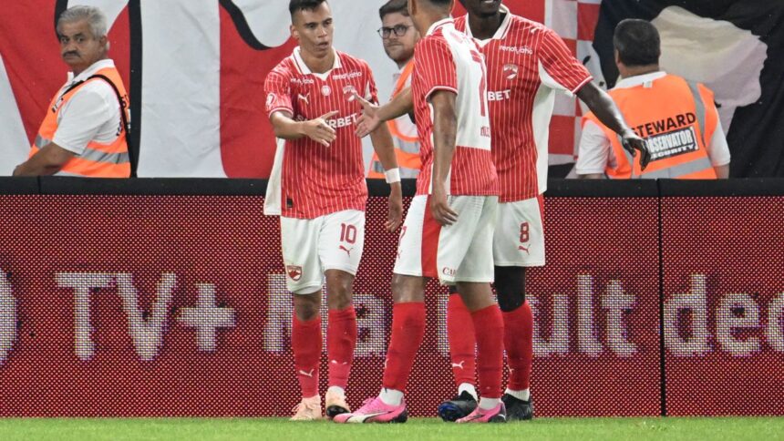 Dinamo în pericol! Un star al echipei a fost tentat de o propunere atrăgătoare și riscă să părăsească clubul. 1 dinamo ar avea probleme unul dintre cei mai buni jucatori a primit o oferta tentanta si ar putea sa plece 68878dc6c91ff