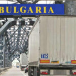 Doi conaționali, revenind din Grecia, au fost prinși în Bulgaria încercând să mituiască polițiștii de frontieră. 3 doi romani care se intorceau din grecia au fost arestati in bulgaria pentru tentativa de mituire a politistilor de frontiera 6883314e61574