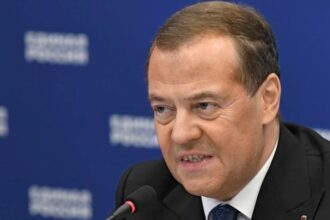 donald trump si dmitri medvedev intra intr o polemica de la distanta iritat de retorica periculoasa trump ii spune lui medvedev sa aiba grija ce spune aliatul lu 688b7e47a47aa