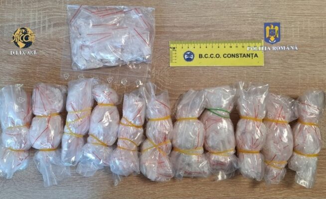 Captura de substanțe interzise: Doi suspecți în mâinile anchetatorilor din Constanța 1 doua persoane cercetate pentru trafic de droguri retinute de anchetatorii constanteni 68833054ed68e