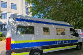 el este tanarul prins cu ecstasy cocaina si metamfetamina in torpedoul masinii in constanta a fost arestat 6887fe0d309e4