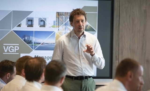 VGP, companie condusă de doi miliardari belgieni, demarează lucrările pentru un nou proiect în apropierea Bucureștiului și explorează oportunități într-un alt oraș. 1 exclusiv foto vgp detinut de doi miliardari belgieni incepe constructia unui nou proiect langa bucuresti si mai tatoneaza un oras 688aa0d80a2f2