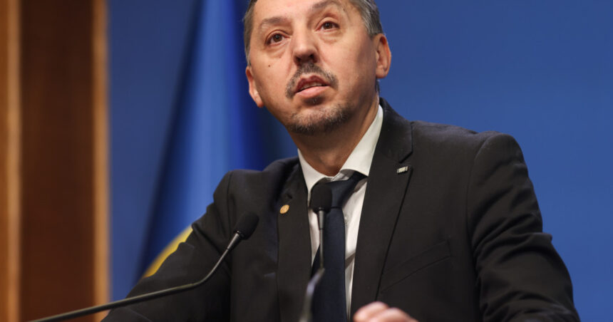 Ministrul Daniel David răspunde acuzațiilor de cenzură în învățământul superior: „Nu vorbim despre cenzură, ci despre standarde europene de excelență” 1 exclusiv ministrul daniel david despre acuzatiile de cenzura in mediul academic nu e o cenzura sunt seturi de bune practici europene 68825b26877f7