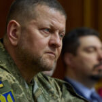 Generalul ucrainian dezvăluie strategiile de atac ale Rusiei și previziuni despre sfârșitul conflictului din Ucraina 3 fostul sef al armatei ucrainene descrie noua tactica de lupta a rusiei in ucraina si spune in ce an s ar putea incheia razboiul 68833f6108e4a