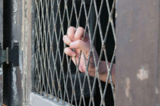 foto doi raniti in grecia intr un atac cu bomba la domiciliul unui gardian de penitenciar 68851d7e88180