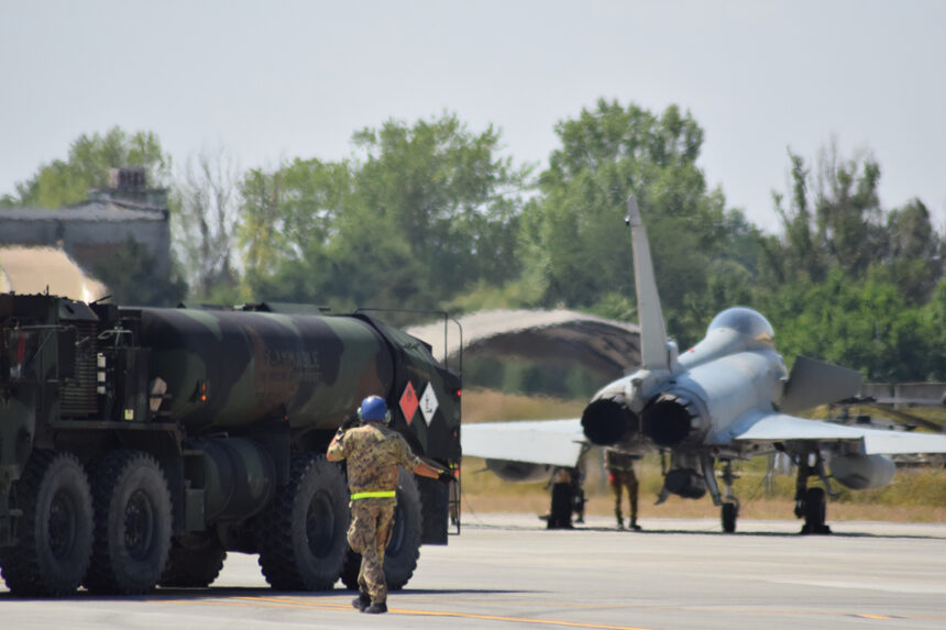 Operațiuni Militare Senzationale la Baza Aeriană Mihail Kogălniceanu: Încărcare Caldă pentru Avioanele Eurofighter 1 foto operatiuni militare inedite la baza aeriana mihail kogalniceanu alimentare la cald a avioanelor eurofighter 688333e32f928