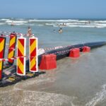 Primăria Năvodari sancționată de Garda de Mediu: O țeavă scurge ape pluviale în marea pentru turiști, susțin comisarii. Descoperiri șocante în șantiere! 3 foto primaria navodari amendata de garda de mediu o teava deversa ape pluviale in apa in care se imbaiaza turistii spun comisarii ce au gasit in santiere 68888145f3377