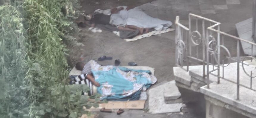 Oaspeți de seară pe străzile din Tomis III: Vacanța se extinde în spațiul public! 1 foto vacanta prelungita pe domeniul public in tomis iii turistii revin seara de seara 6883367890a9c