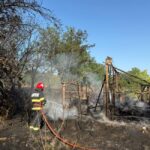 Flăcări devastatoare în Beștepe, Tulcea: două anexe distruse și case amenințate! 3 foto video incendiu puternic in bestepe din judetul tulcea doua anexe distruse si doua locuinte in pericol 68864ae97ded7
