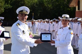 foto video monica vrabiescu sefa de promotie a scolii de maistri militari a fortelor navale este o cariera nobila care iti ofera satisfactia de a contribui la apararea tarii 688b94ea546b1