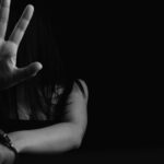 Relații periculoase: Cum traficanții își atrag victimele din cercul apropiat de familie și prieteni 3 fratele racoleaza verisorul ia banii iar tatal sta de paza traficantii isi racoleaza victimele printre rude prieteni si vecini 688bca30ea417
