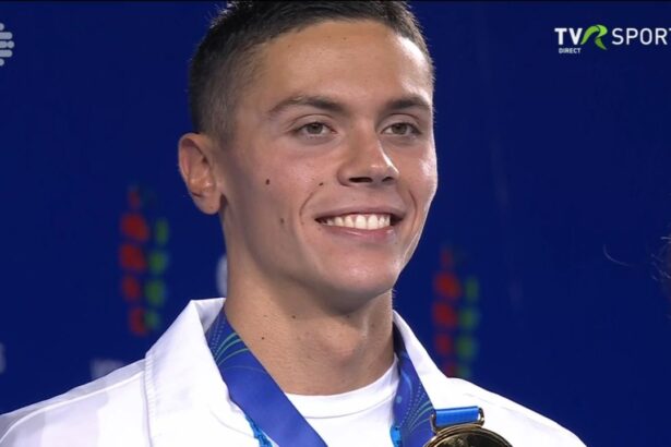 galerie foto david popovici surpriza pe podiumul mondial ce a primit pe langa medalie si cine l a premiat 6888c35aa61ba