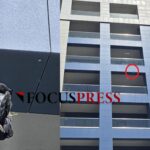 Imagini șocante din Constanța: O pasăre atârnată pe fațada unui bloc din Faleză Nord! 3 galerie foto imagini terifiante la constanta o pasare spanzurata atarna pe fatada unui bloc din faleza nord 68874874bf5c4