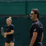Conflict pe terenul de tenis: Ivanisevic și Mouratoglou, în mijlocul unei dispute aprinse după ce Tsitsipas și Osaka au ieșit din competiție 3 galerie foto lasati in urma de tsitsipas si osaka ivanisevic si mouratoglou s au certat croatul furios pe fostul antrenor al simonei halep 6889f6f6261e5