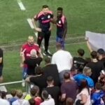 Tensiuni după meci! Denis Alibec a avut un conflict cu un suporter după înfrângerea FCSB-ului în fața lui Shkendija 1-2. 3 galerie foto nervi dupa eliminare denis alibec a sarit la bataie cu un suporter dupa fcsb shkendija 1 2 688a81a276eb0