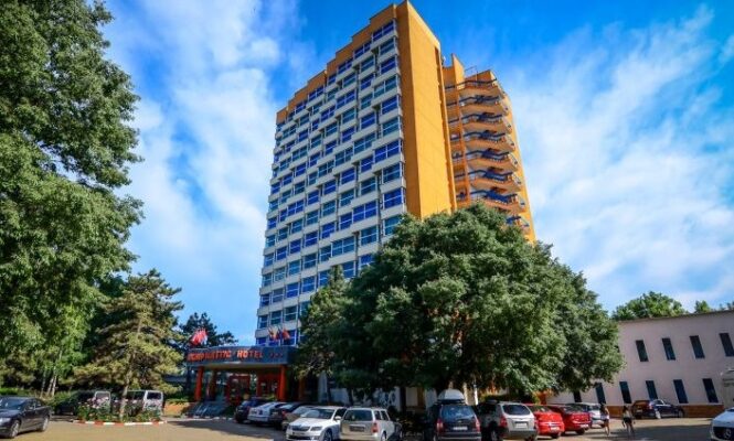 Flăcări devastatoare la hotelul Majestic din stațiunea Olimp 1 incendiu la hotelul majestic din statiunea olimp 688921a4be449