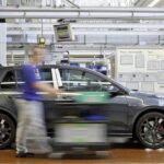 Industria auto din Europa își exprimă reținut entuziasmul față de înțelegerea privind scăderea tarifelor vamale din SUA: „Impactul financiar va fi de miliarde de euro pe an” 3 industria auto europeana saluta cu jumatate de gura acordul de reducere a tarifelor vamale din sua va costa miliarde de euro anual 688852b00287c