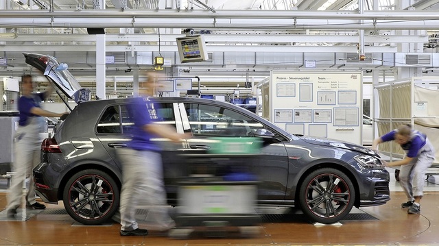 Industria auto din Europa își exprimă reținut entuziasmul față de înțelegerea privind scăderea tarifelor vamale din SUA: „Impactul financiar va fi de miliarde de euro pe an” 1 industria auto europeana saluta cu jumatate de gura acordul de reducere a tarifelor vamale din sua va costa miliarde de euro anual 688852b00287c