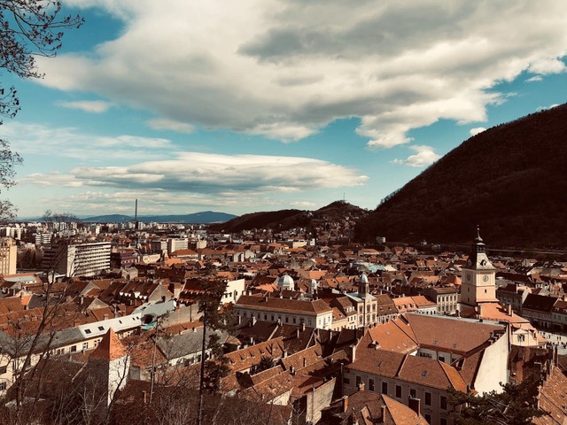 Brașovul își transformă iluminatul public: un proiect de 21 de milioane de lei pentru un nou început! 1 intreg sistemul de iluminat public al brasovului va fi schimbat proiect de 21 de milioane de lei 688891b8e56e0