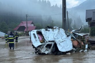 inundatii devastatoare in mai multe judete din romania o persoana a murit sute de evacuati poduri avariate drumuri surpate 6887286c8fb51