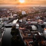 România investește masiv în imobiliare: 1,8 miliarde de euro în ultimul deceniu, de nouă ori mai mult față de perioada anterioară! 3 investitorii romani au alocat pentru achizitii imobiliare 18 miliarde de euro in ultimii 10 ani de noua ori mai mult decat in deceniul precedent 6888c2f1a54c4