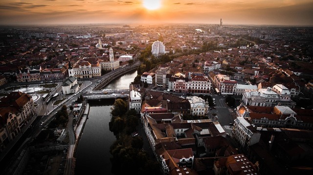 România investește masiv în imobiliare: 1,8 miliarde de euro în ultimul deceniu, de nouă ori mai mult față de perioada anterioară! 1 investitorii romani au alocat pentru achizitii imobiliare 18 miliarde de euro in ultimii 10 ani de noua ori mai mult decat in deceniul precedent 6888c2f1a54c4