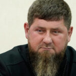 Ramzan Kadîrov, liderul cecen, a scăpat ca prin minune dintr-un incident periculos în vacanța sa din Turcia. 3 liderul cecen ramzan kadirov a fost salvat dintr un accident in vacanta a fost la un pas de inec in turcia 688377a44eebc