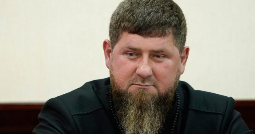 Ramzan Kadîrov, liderul cecen, a scăpat ca prin minune dintr-un incident periculos în vacanța sa din Turcia. 1 liderul cecen ramzan kadirov a fost salvat dintr un accident in vacanta a fost la un pas de inec in turcia 688377a44eebc