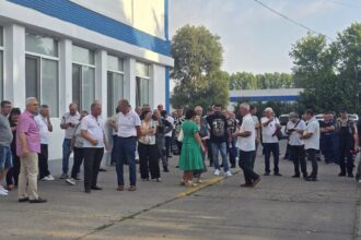 live foto video sute de angajati ai companiei de transport ct bus in protest rectificarea bugetara nu rezolva situatia de aici spun oamenii 6887053bef98e