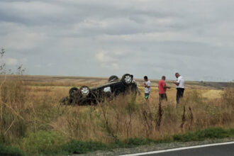 masina rasturnata pe dn 22 la mihail kogalniceanu sunt trei victime asistate medical 6888bcd2b0859