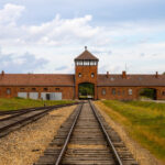Muzeul Auschwitz dezvăluie o platformă digitală pentru a înfrunta negarea Holocaustului pe rețelele sociale 2 muzeul fostului lagar de la auschwitz lanseaza un instrument online pentru combaterea negarii holocaustului pe retelele sociale 688b4801920c1