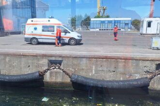 nava artemis interventie de urgenta la un vas sub pavilion tanzania marinar preluat de ambulanta din portul constanta 6884c4a94a8cc