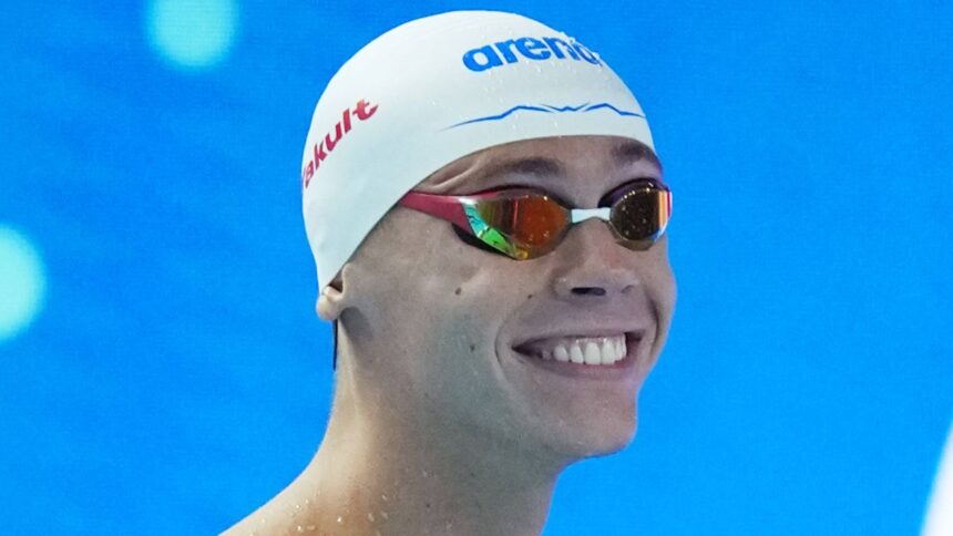 Știri de Ultimă Oră: Popovici strălucește! David a ajuns în finala de 200 de metri liber. Pregătește-te pentru lupta pentru medalia de aur mondială! 1 news alert popovici fenomenal david e in finala 200 de metri liber urmeaza cursa pentru aurul mondial 688778b1743ce