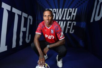 oficial la 40 de ani ashley young a semnat cu echipa engleza de legenda care nu a pierdut niciun meci acasa in europa 68821dae56fcb