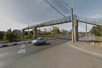 oficial pasarela pietonala peste calea ferata dintre cartierele poarta 6 si km 4 5 va costa 221 milioane de euro si va avea lifturi s a deschis procedura pentru atribuirea contractului 6882688bdb398