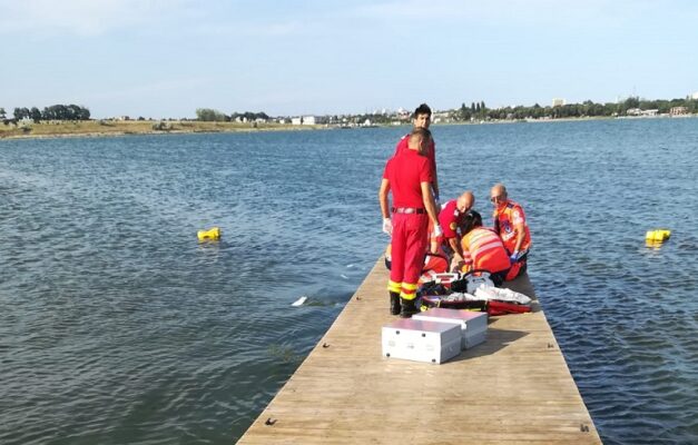 Intervenție de urgență la Techirghiol: O persoană recuperată din apele Băilor Reci! 1 persoana scoasa inconstienta din apa la techirghiol in zona bailor reci 688b3c71b7bca