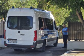politistii din medgidia si din navodari au prins doi indivizi condamnati la inchisoare iata pentru ce fapte au fost osanditi 688b390544496