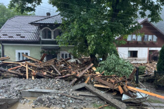 prefectul judetului suceava cere ong urilor sa nu mai colecteze alimente si apa pentru sinistrati avem nevoie de bani 688b8e920f588